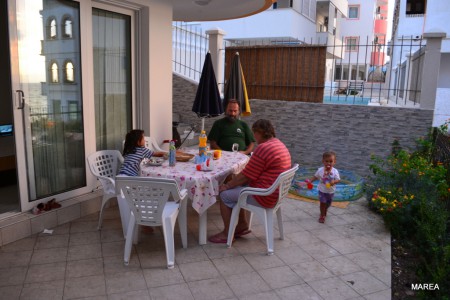 Terasa s částečným výhledem na moře