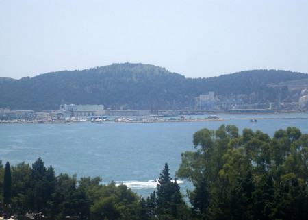 Černá Hora - Bar - výheld na lodě v přístavu