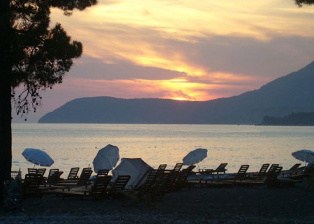 Černá Hora - Bar - pláž - výhled na západ slunce